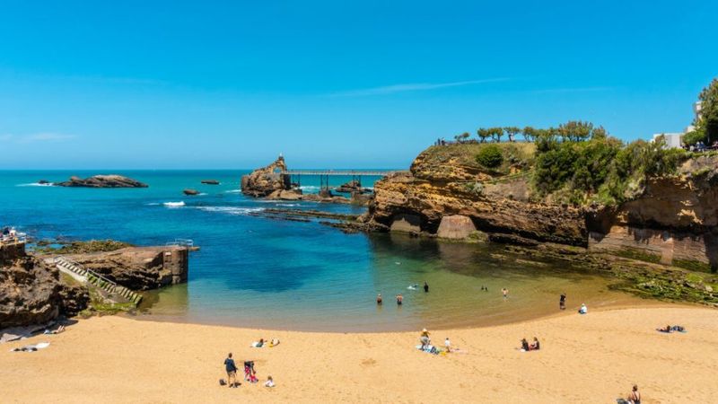 Baignade matinale à Biarritz